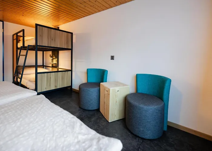 Eiger Easy بيت شباب *